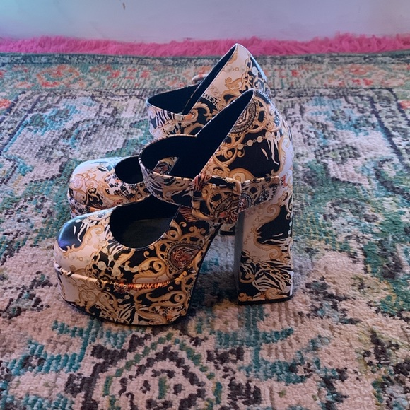 Patterned Heels - Picture 2 of 6